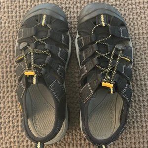 Men's KEEN Sandals size 9.5 - Hardly worn - Excellent condition!